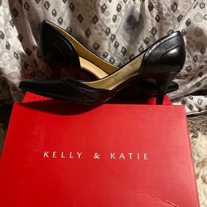 KELLY & KATIE LEATHER HEELS SIZE 11